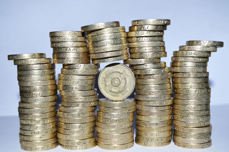 Top 5 Digital Marketing Challenges Financial Professionals Face (And How to Overcome Them)